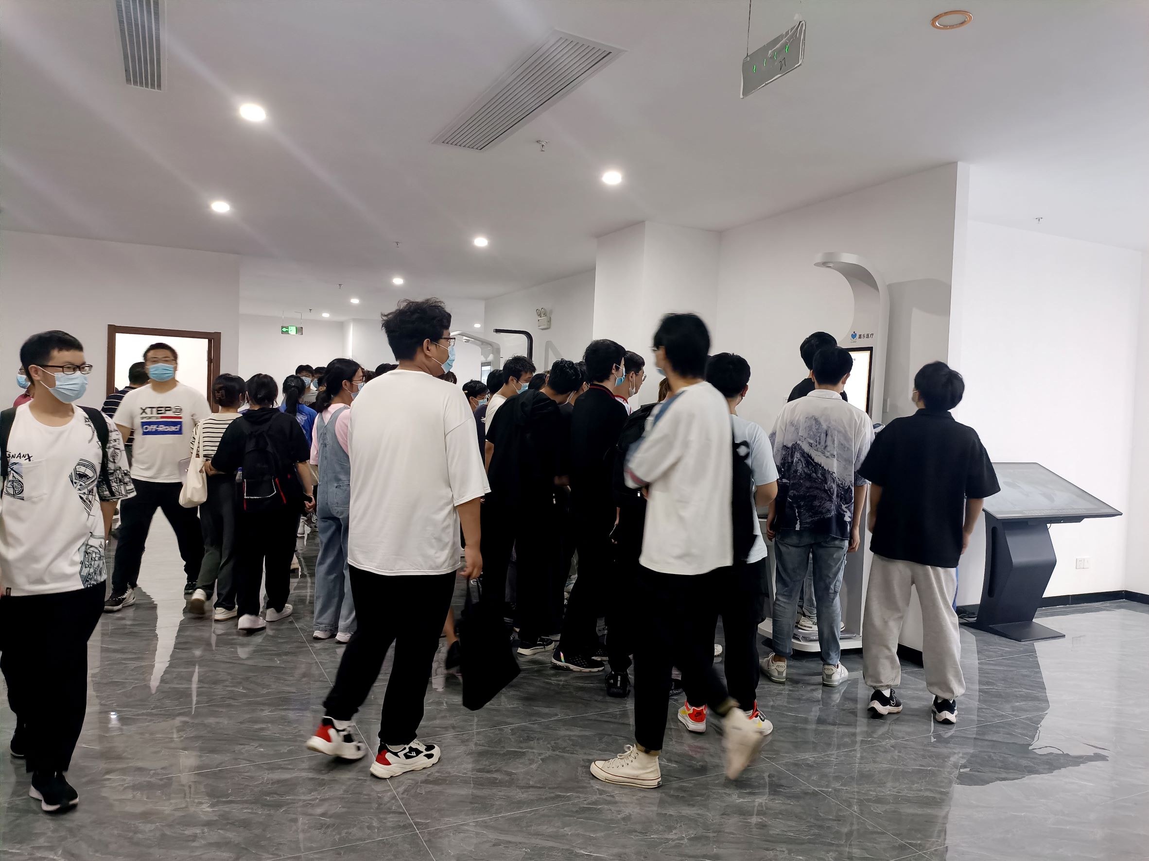 安理大人工智能学院授牌仪式在环球UG举行