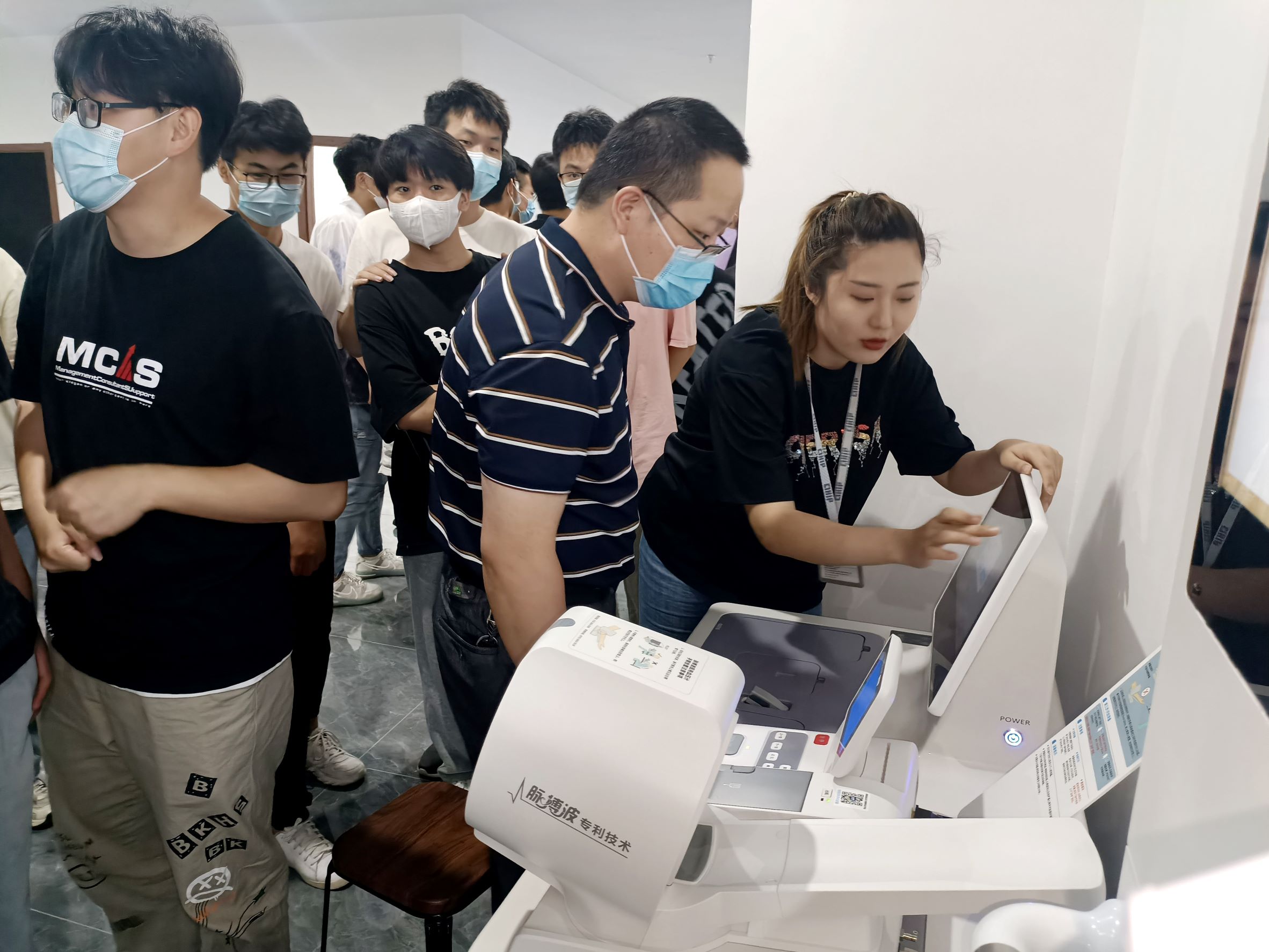 安理大人工智能学院授牌仪式在环球UG举行