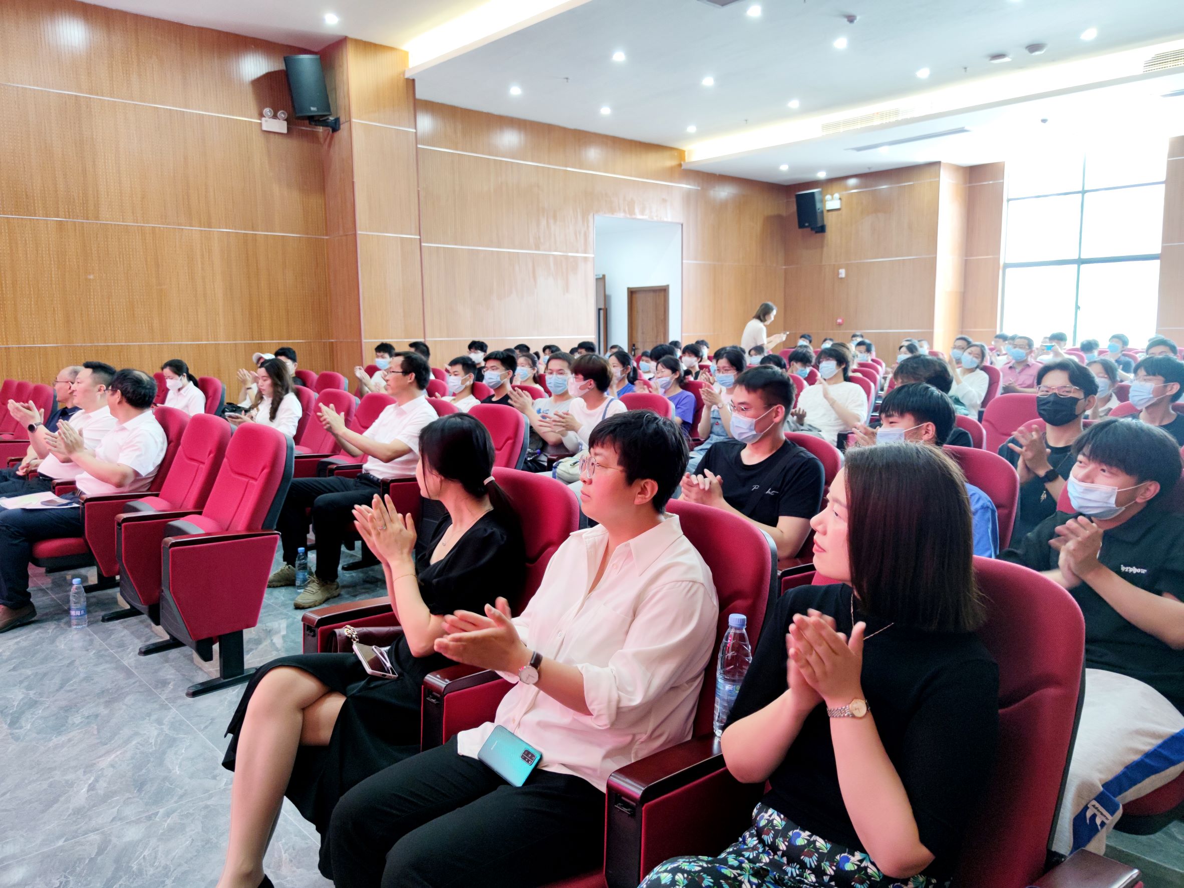 安理大人工智能学院授牌仪式在环球UG举行