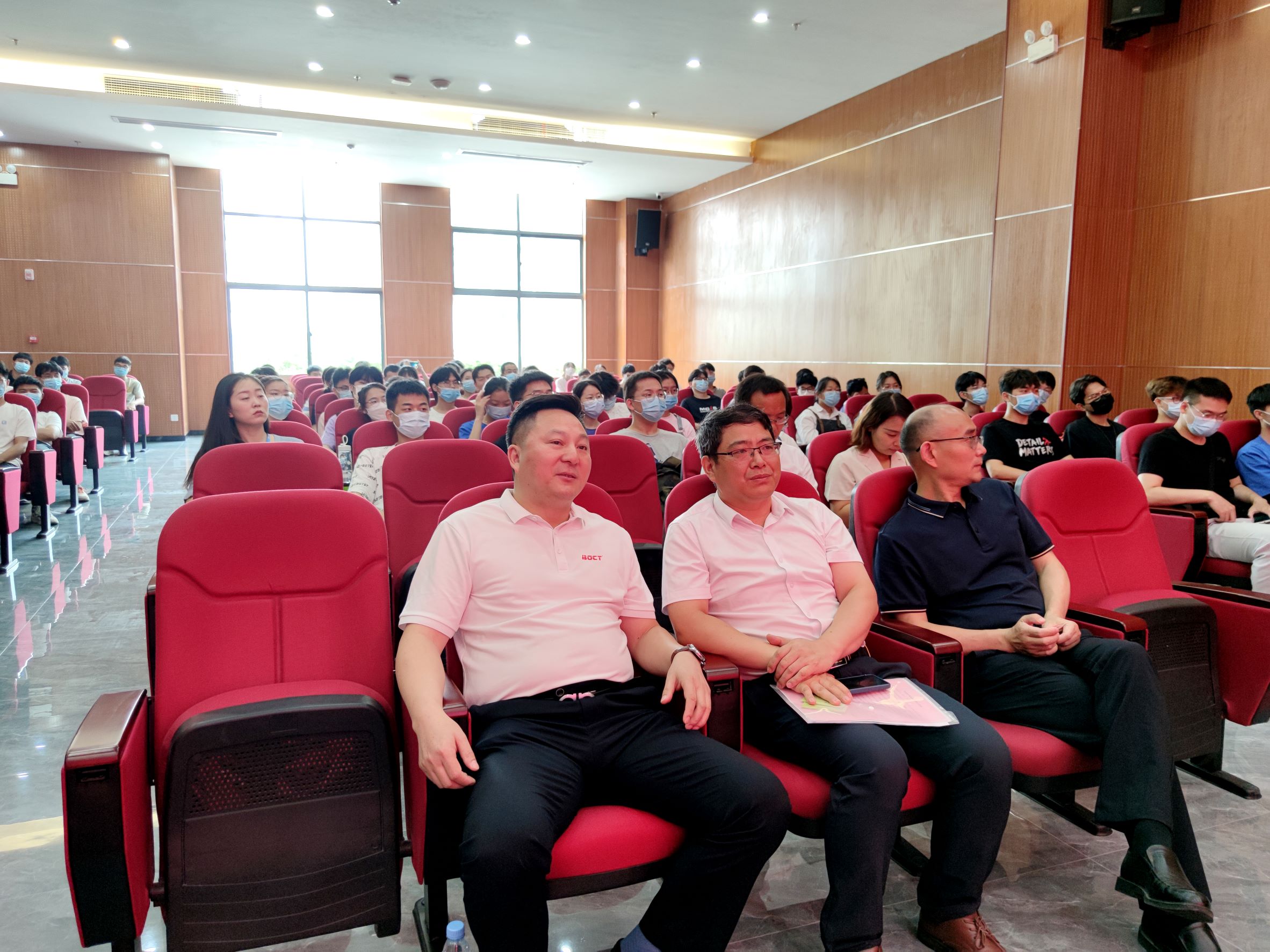 安理大人工智能学院授牌仪式在环球UG举行